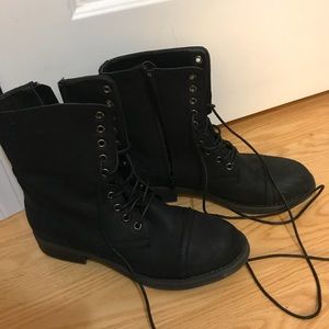 Combat boots